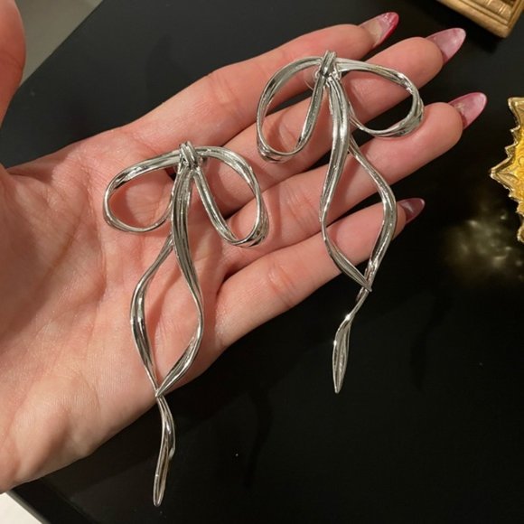 Anthro Silver Bow Earring - Picture 8 of 9